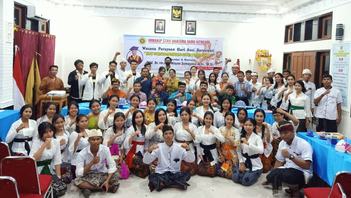 Hari Raya Saraswati, Ketua ICHI Sultra Berikan Kiat Sukses Menyelesaikan Pendidikan Bagi Mahasiswa