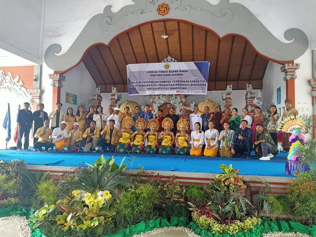 MENGHADIRI PEMBUKAAN MABA STAH BG  GPJ KENDARI 